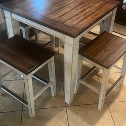 Table And 4 Barstools 