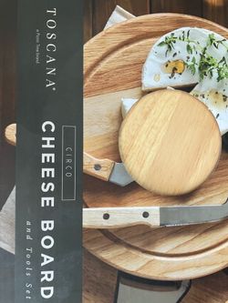 Toscana Circe cheese board and knife set wood cutting board Brand new Never Open