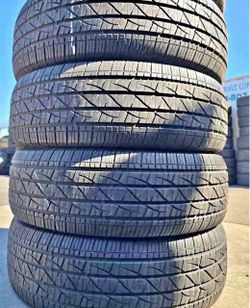 225 65 17 Firestone tires Con 80% de Vida Las 4