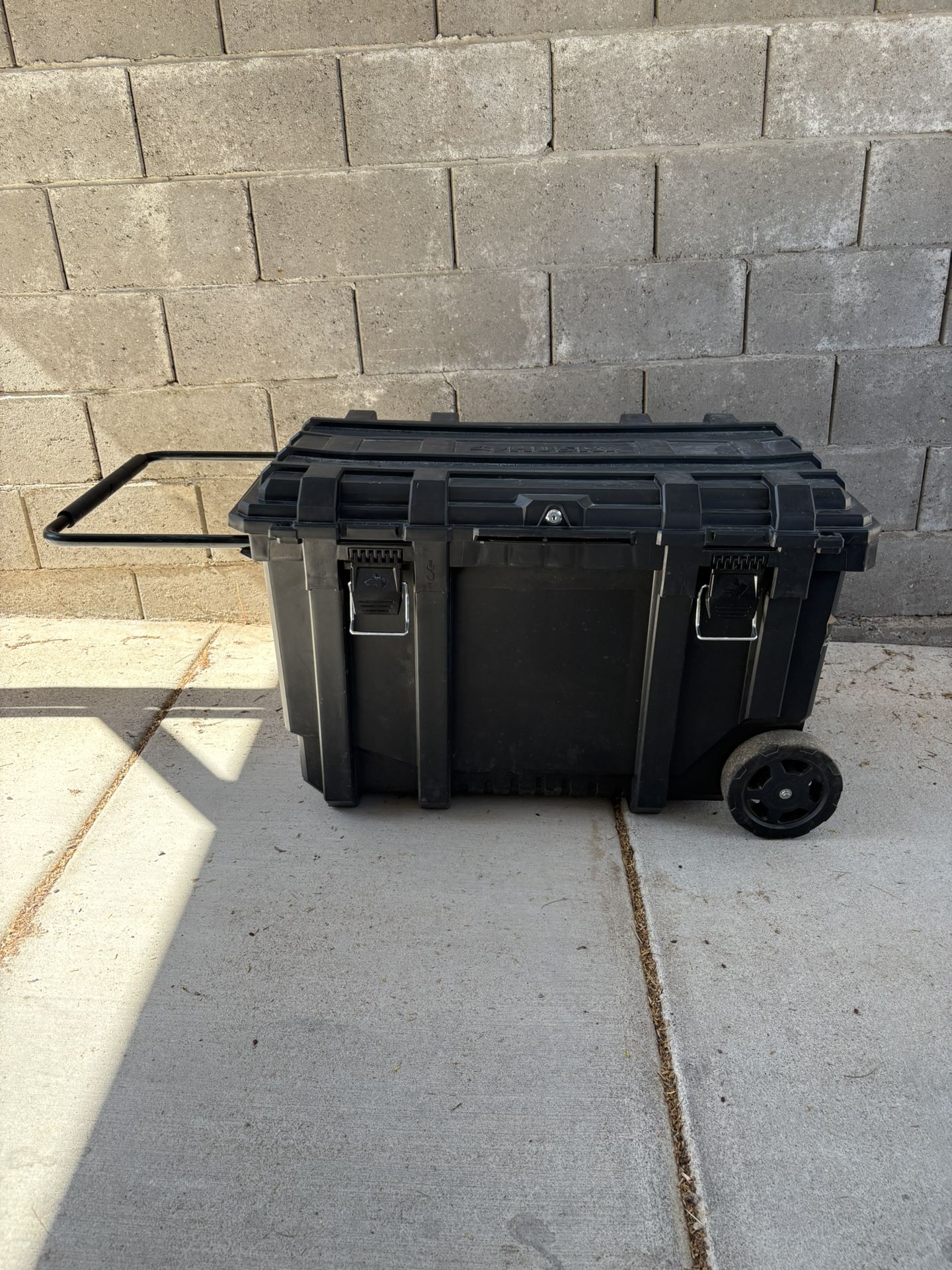 Husky 50 Gallon Mobile Job Box