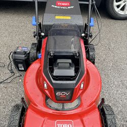 Toro Recyclable Battery Self-Propelled Lawn Mower Kit (Battery & Charger
