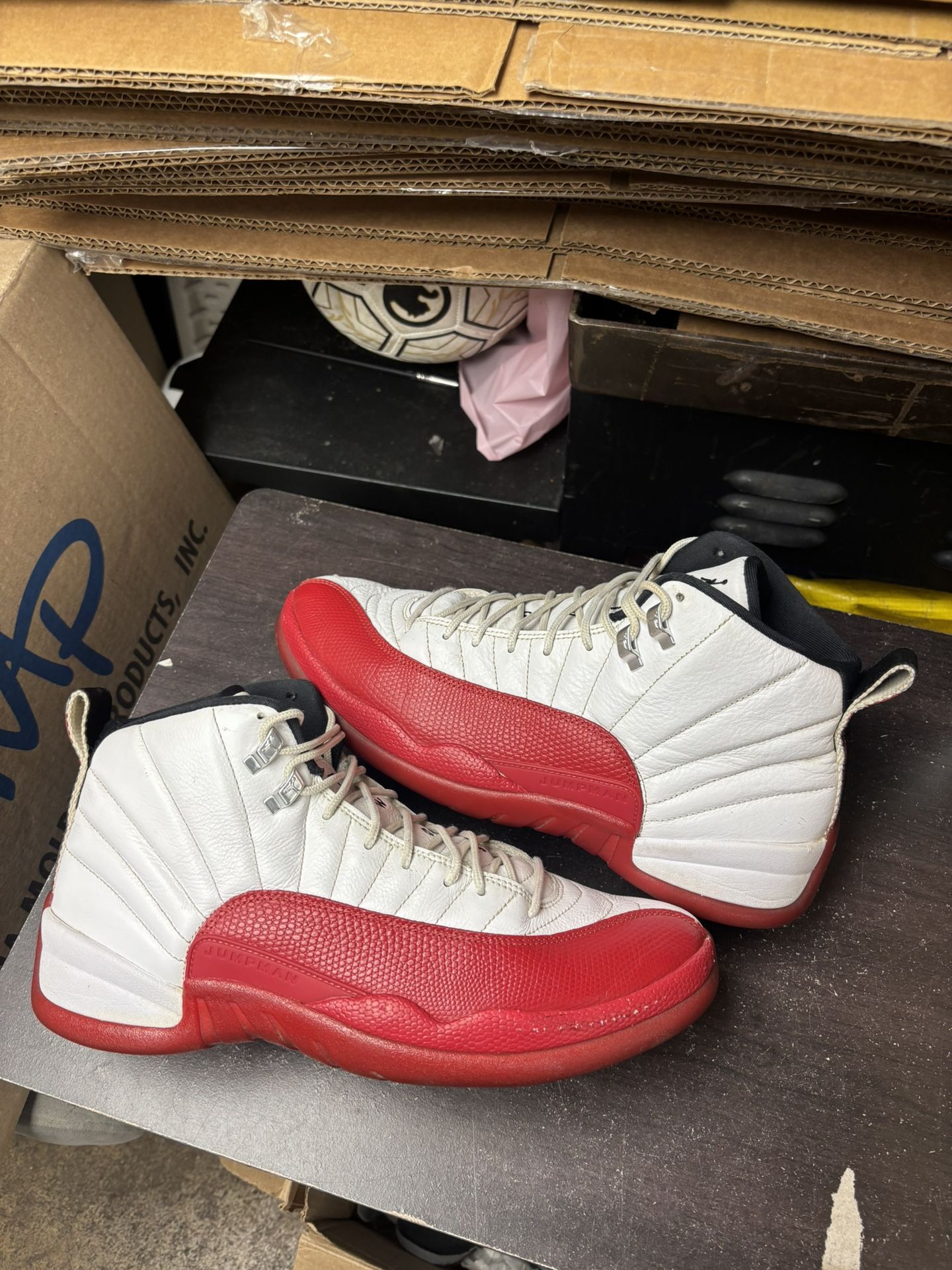 Air Jordan 12 Cherry