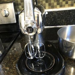 Like New D Stainless Steel Stand  Mixer With 2 Stainless Steel Bowls Tested In Great Working Condition 