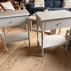 2 Nightstands / side tables