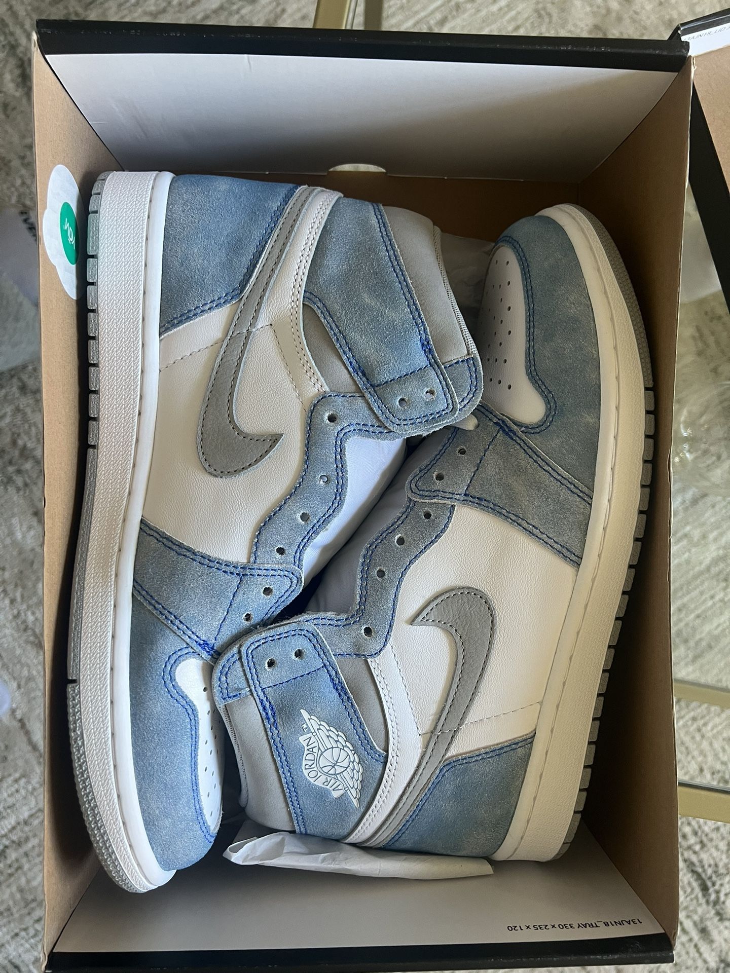 Air Jordan 1 Retro High OG Hyper Royal