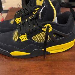 Jordan 4 Thunders