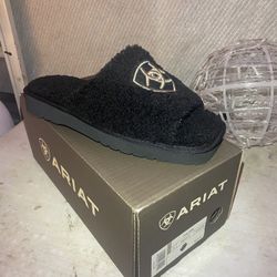 New Ariat Slippers Sz 10