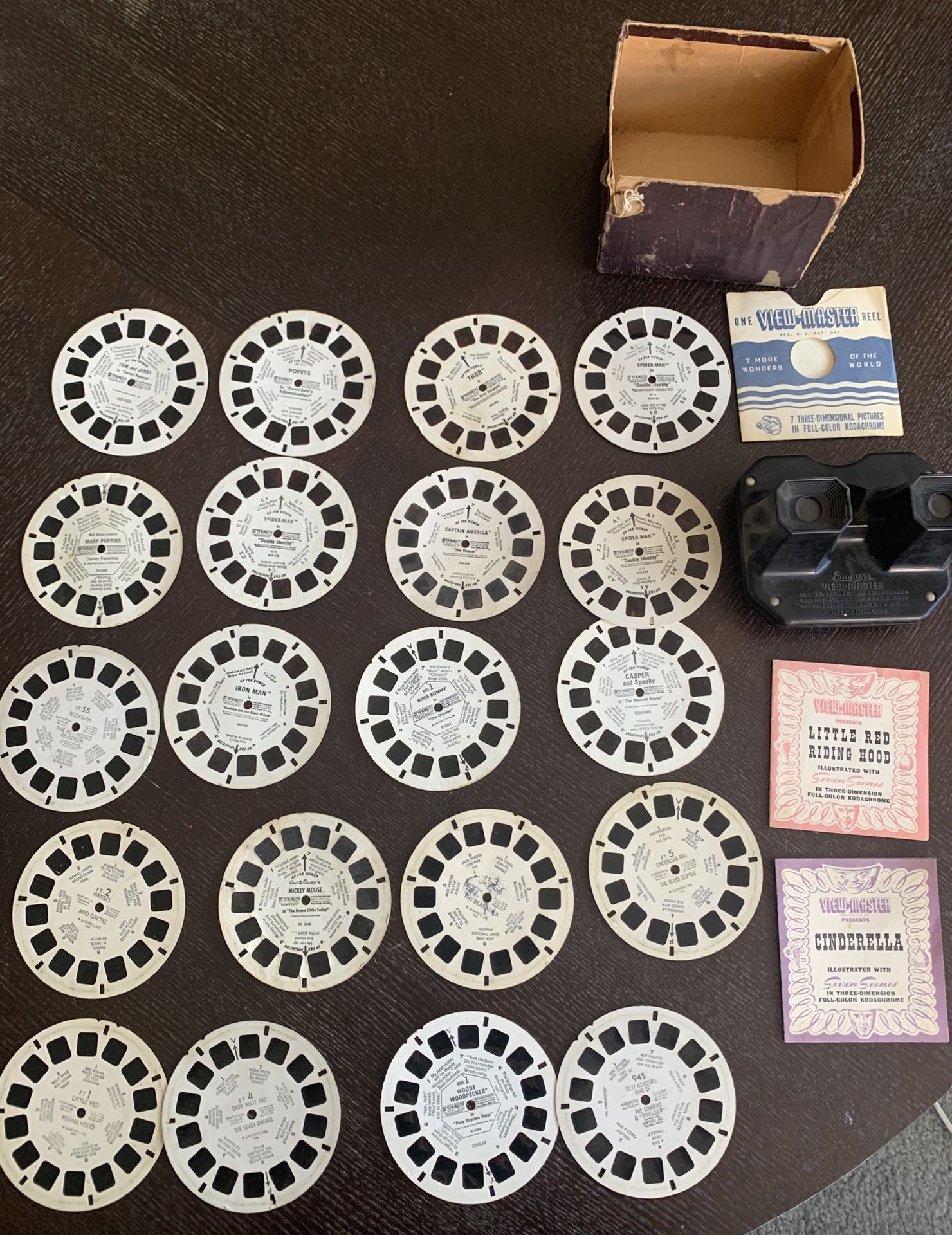 Vintage View-master with 20 reels, some rare 1946 excellent working condition