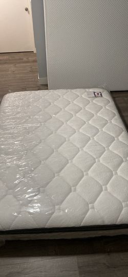Brand New Queen Memory Foam Mattress (Never Opened / Sealed)