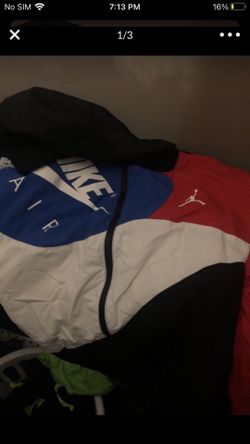 NEW JORDAN WIND BREAKER NEVER USED