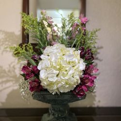 Floral Arrangements/ Arreglos Florales