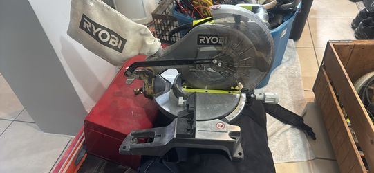 RYOBI 14 Amp Corded 10 in. Compound Miter Saw… Sierra Casi Nueva