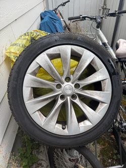Tesla Model S 2019 90d Tires
