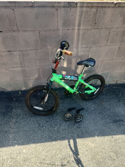 Children's bike w/training wheels