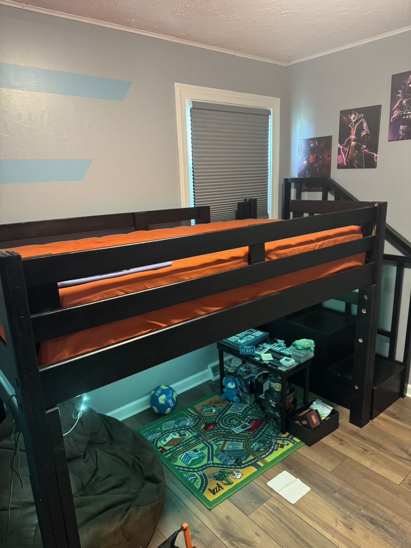 Loft Bed With New Serta Twin Mattress