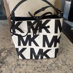Michael Kors logo bucket bag / drawstring tote