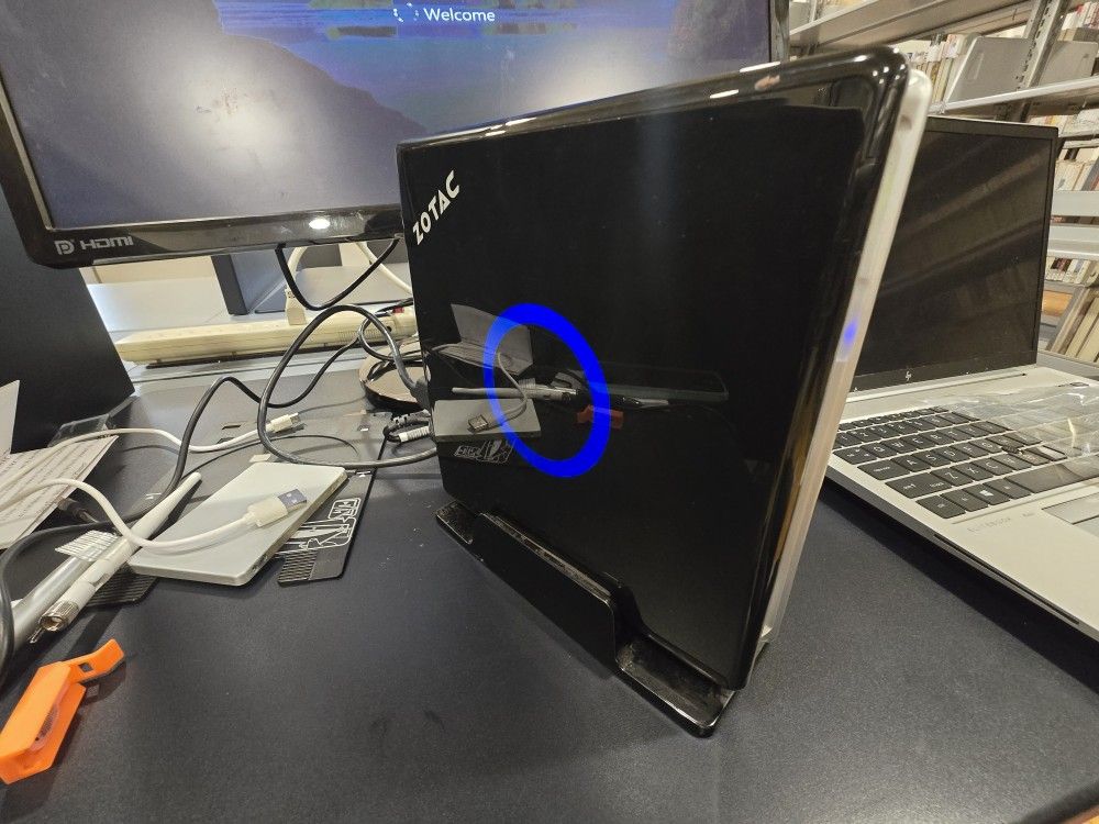 MINI PC ZBOX WIN-10- PLUS 17 INCHES MONITOR