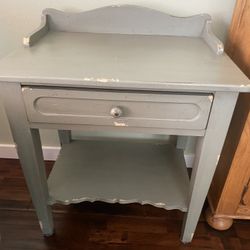 Broyhill “Painters’s Shed” Night Stand/End Table