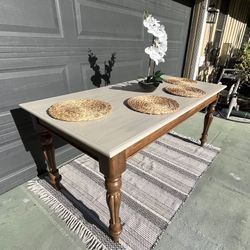 Dining Table NEW condition ( wood) 