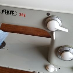 Pfaff 262 Sewing Machine In Cabinet West Germany