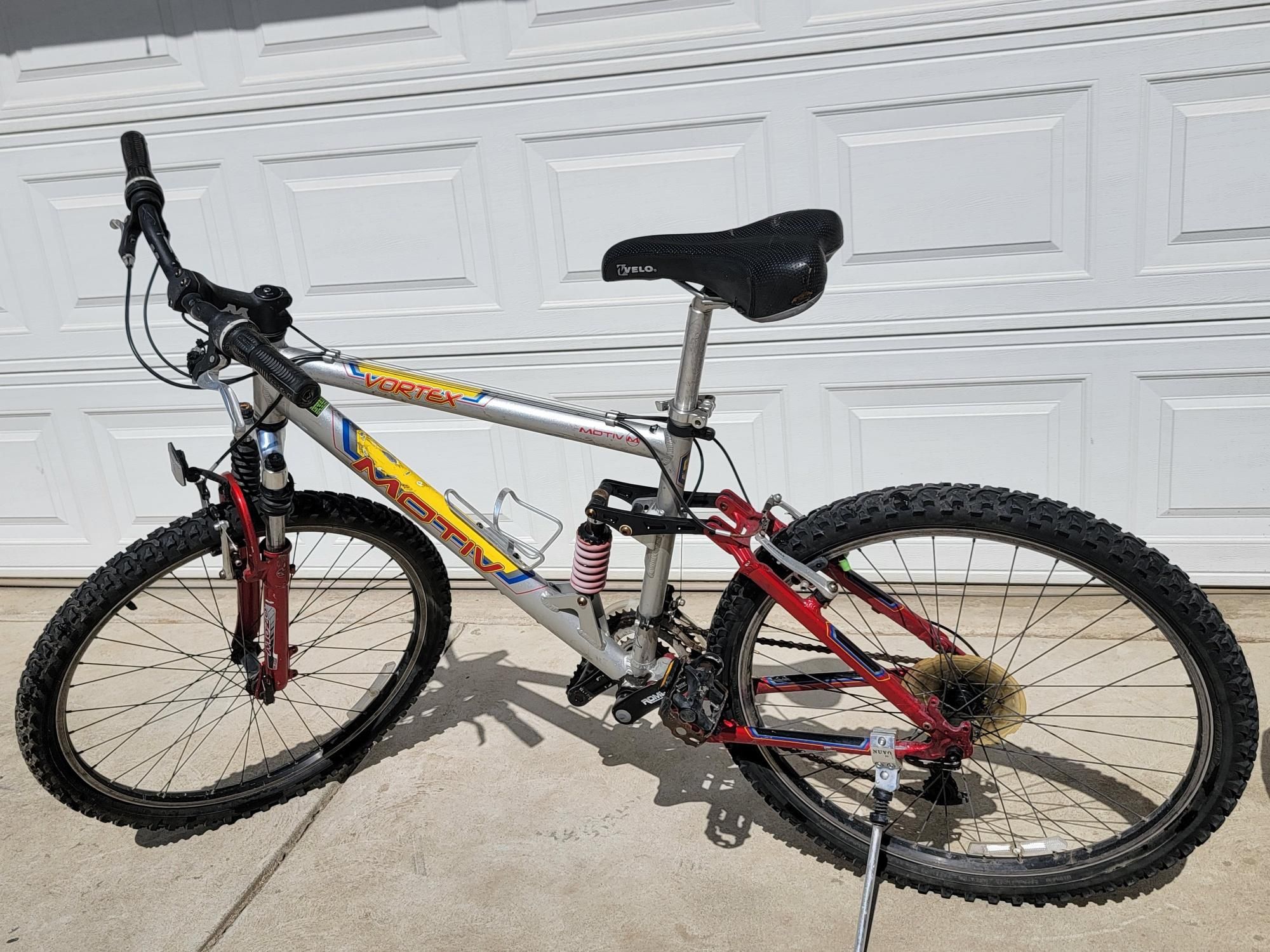 Men's Motiv 26" Mountain Bike 18" frame