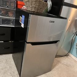 Emerson Mini Refrigerator 