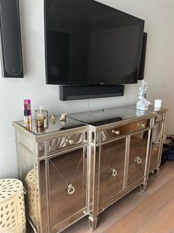 Gorgeous mirror, Furniture