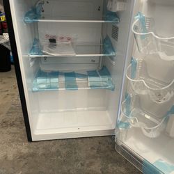 Vissani 2.6 cu. ft. Mini Refrigerator with 3-Glass Shelves and Manual Defrost in Black, ENERGY STAR 