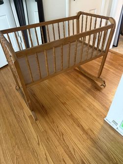 Solid wood basinet