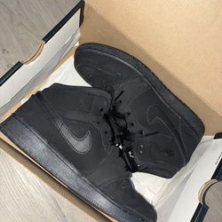 Womens Jordans 1s size 7y