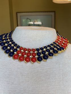 Beautiful necklace with sparkly rhinestone