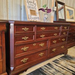 BASSETT 10 DRAWER DRESSER 