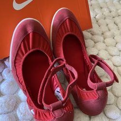 [New] Nike Flats With Velcro Straps