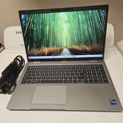 Dell Latitude 5520 15.6 Inch Widescreen Intel I7 11th Gen 512 GB SSD 16 GB Ram Memory 