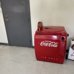 1950 S Coke Machine