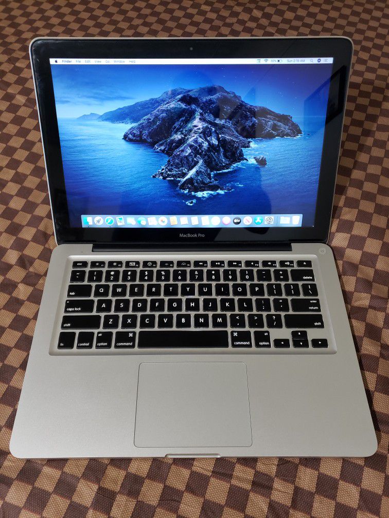 2009 13.3"inch Intel Core 2 MacBook Pro Laptop, 160GB HDD, 4GB RAM, macOS Catalina Installed.