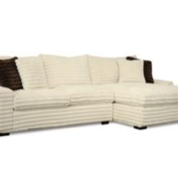 Sectional With Chaise 