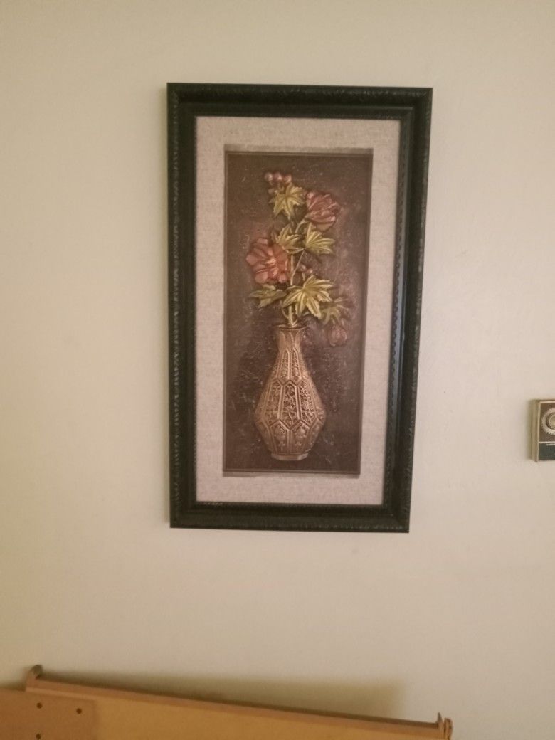 Large Wall Art And End Table To Go With It.