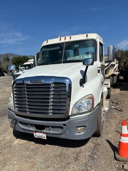 2013 freightliner Cascadia