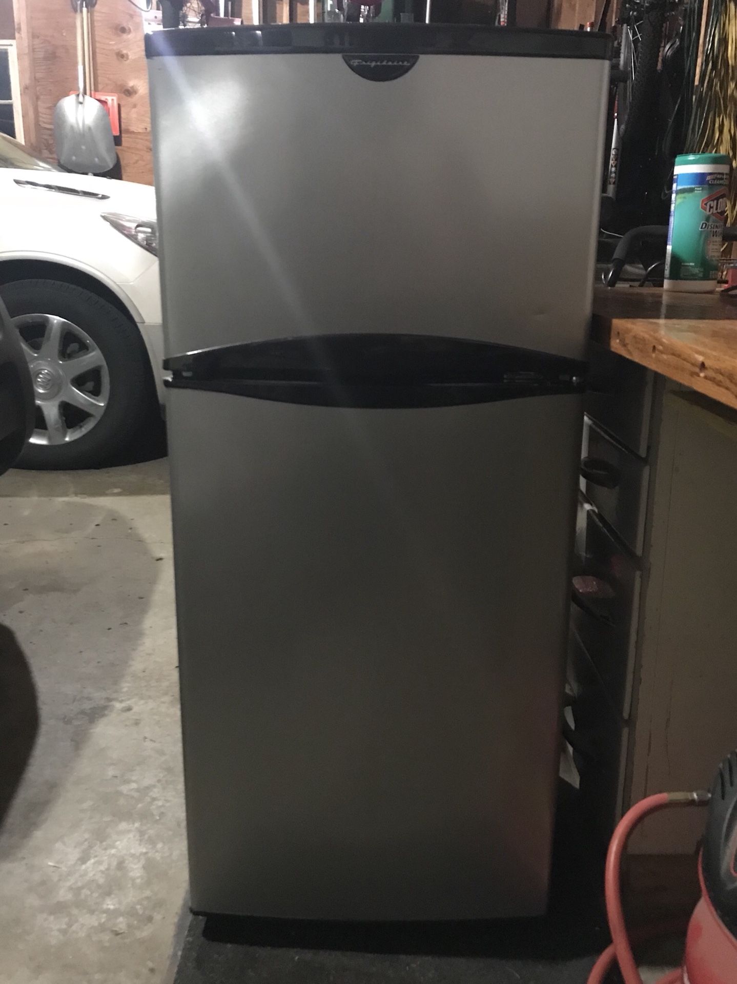Frigidaire mini 2024 fridge with freezer