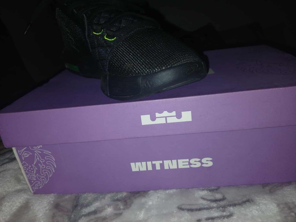 Black Nikes 11.5