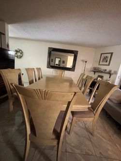 8 seat Dining room table