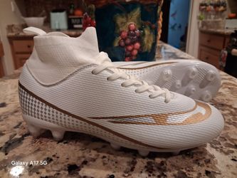 Soccer cleats us size 5.5youth