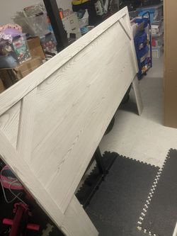 King Bedroom Set (Ashley’s )