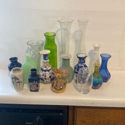 Small vases. See all pictures. Five dollars each.