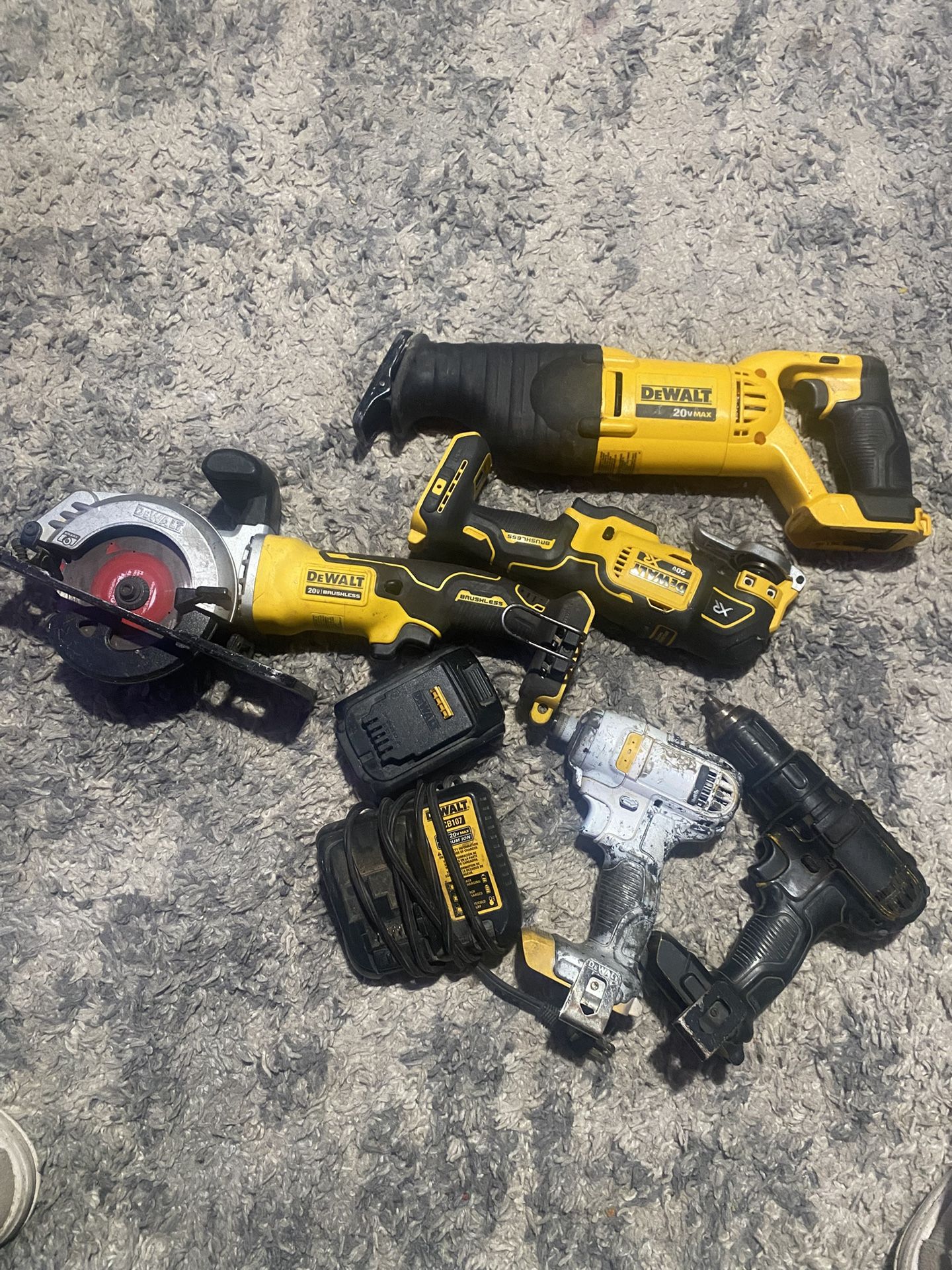 Dewalt Makita Milwaukee
