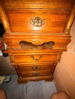 Gentlemen’s dresser set w night stands