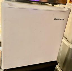 Lightly used mini fridge, Black & Decker