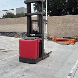 Forklifts Raymond Order Pickers