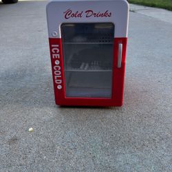 Mini Fridge 